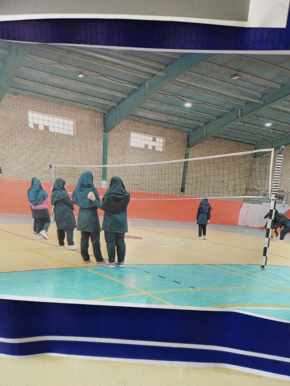 حضور دانش آموزان در ورزشگاه